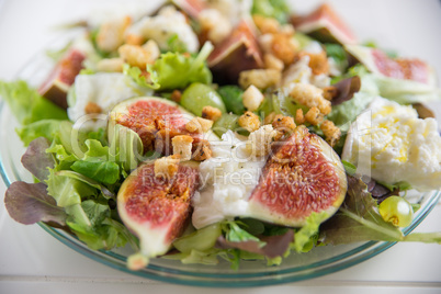 Herbstlicher Salat mit Feigen