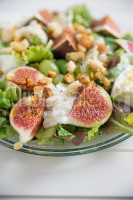 Herbstlicher Salat mit Feigen