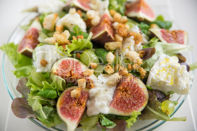 Herbstlicher Salat mit Feigen