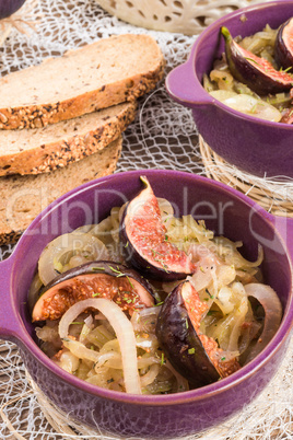 fried onion with figs