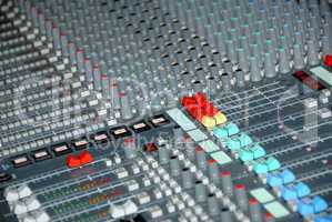 Sound mixing console