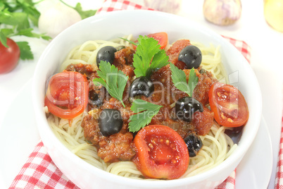 Spaghetti alla puttanesca mit Oliven