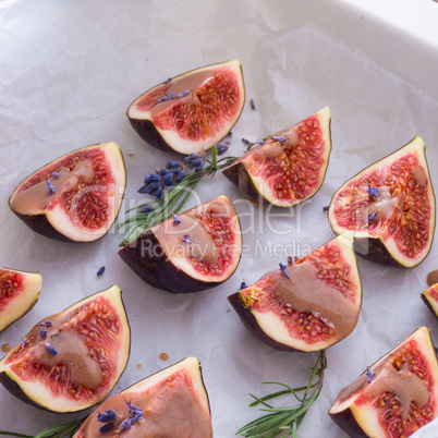 baked figs with caramel