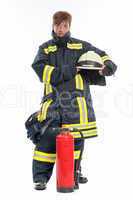 Feuerwehrfrau mit Löschgerät