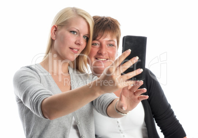 Freundinnen machen Selfie