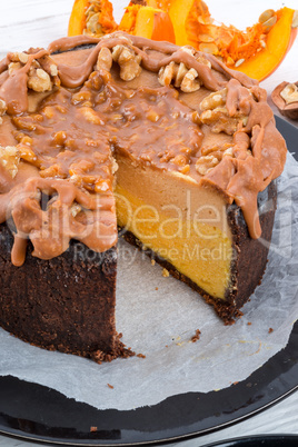 Pumpkin cheesecake with nuts