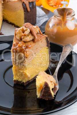 Pumpkin cheesecake with nuts