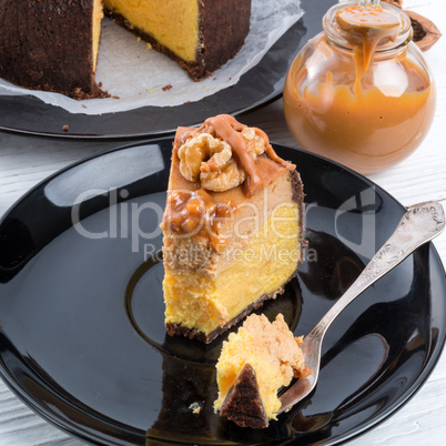 Pumpkin cheesecake with nuts