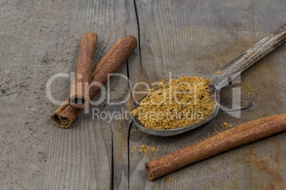 Cinnamon sticks and powder