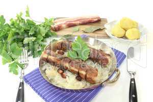 Brawurst mit Sauerkraut und Kartoffeln