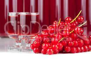 Ripe red currants and liqueur