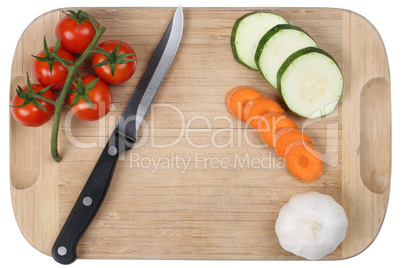 Gemüse und essen zubereiten und schneiden Messer auf Küchenbre