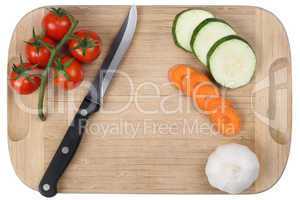 Gemüse und essen zubereiten und schneiden Messer auf Küchenbre