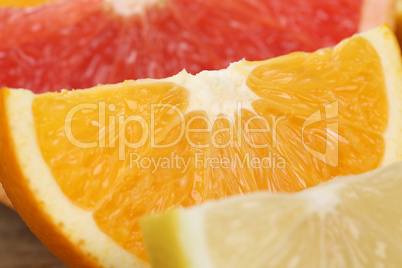 Geschnittene Orange, Zitrone und Grapefruit Früchte