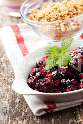 Frühstückszerealien mit Obst und Joghurt