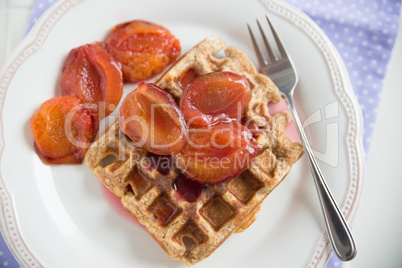 Waffeln mit Zwetschgenröster