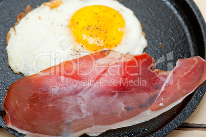 egg sunny side up with italian speck ham