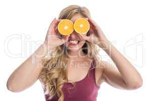Frau mit Orangenmaske