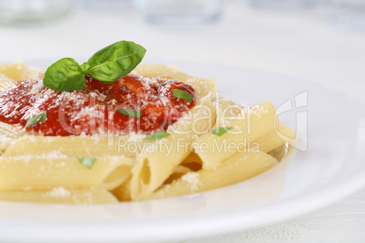 Penne Rigate Napoli mit Tomaten Sauce Nudeln Pasta Gericht