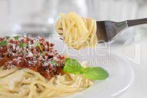 Spaghetti Bolognese Nudeln Pasta Gericht essen mit Gabel