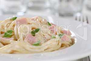 Spaghetti Carbonara Nudeln Pasta Gericht mit Schinken