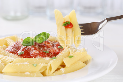 Pasta Rigate Napoli essen mit Tomaten Sauce Nudeln Gericht auf G