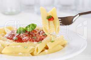 Pasta Rigate Napoli essen mit Tomaten Sauce Nudeln Gericht auf G