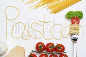 Zutaten für Pasta Spaghetti Nudeln auf Gabel