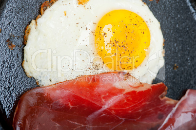 egg sunny side up with italian speck ham