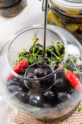 spicy marinated olives