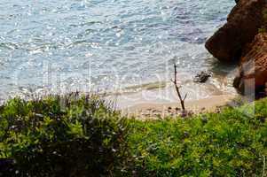 kleiner einsamer Strand