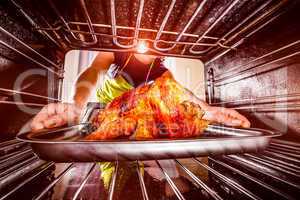 Cooking chicken in the oven at home.