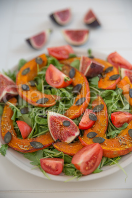 Herbstlicher Salat mit Feigen