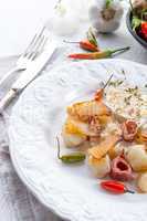 Jerusalem artichoke au gratin with ham and chili