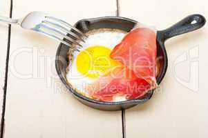 egg sunny side up with italian speck ham