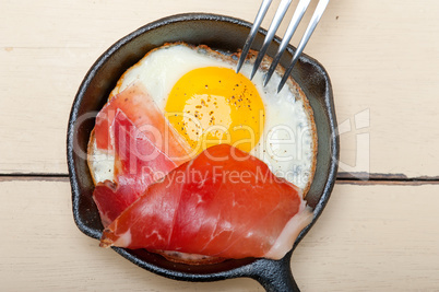 egg sunny side up with italian speck ham