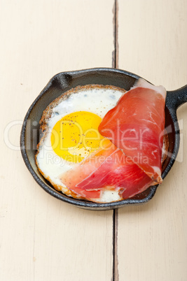 egg sunny side up with italian speck ham