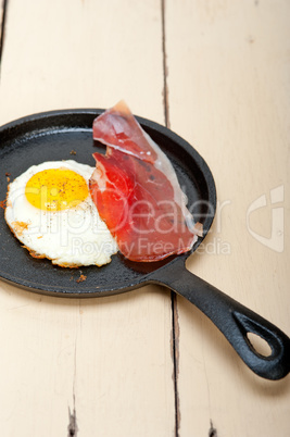 egg sunny side up with italian speck ham