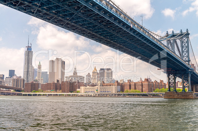 Stunning view of Manhattan Bridge and Lower Manhattan skyline fr