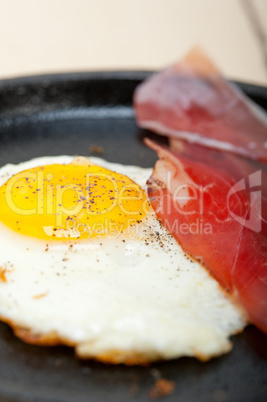 egg sunny side up with italian speck ham