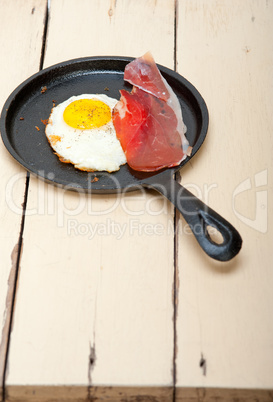 egg sunny side up with italian speck ham