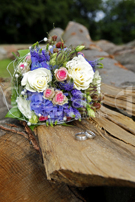 Rose boquet with wedding rings