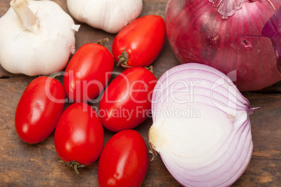 onion garlic and tomatoes