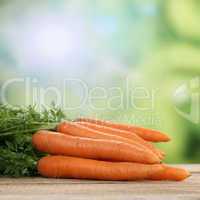 Karotten oder Möhren Gemüse im Sommer