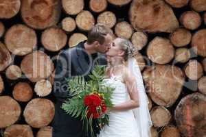 newlywed couple kissing