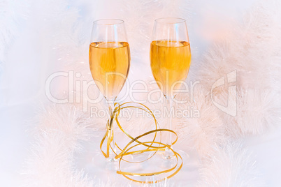 Two glasses of wine and tinsel