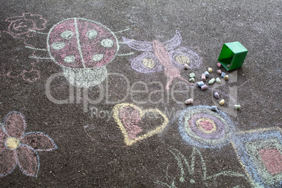 Kids drawing on asphalt