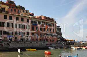 Hafenbecken von Vernazza, Cinque Terre, Italien