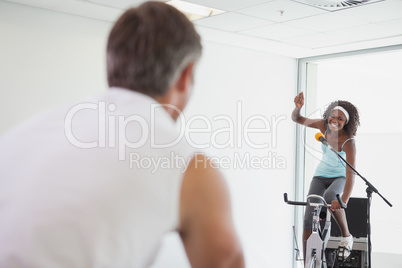 Spinning instructor motivating her class