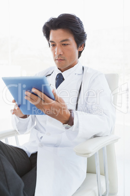 Concentrating doctor using a tablet